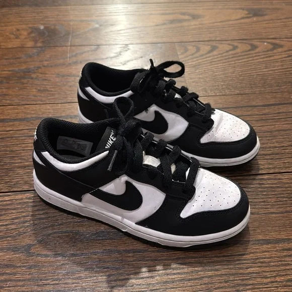 Nike dunk low panda black and white little kid - Picture 2 of 8